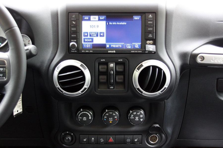  Jeep Wrangler Hemi AEV 2011 года  (фото 7 из 58)